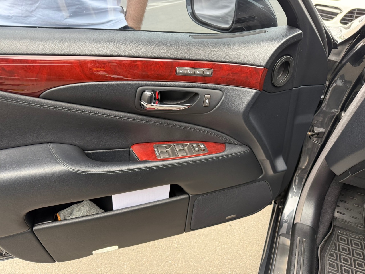 Lexus LS - фото 9