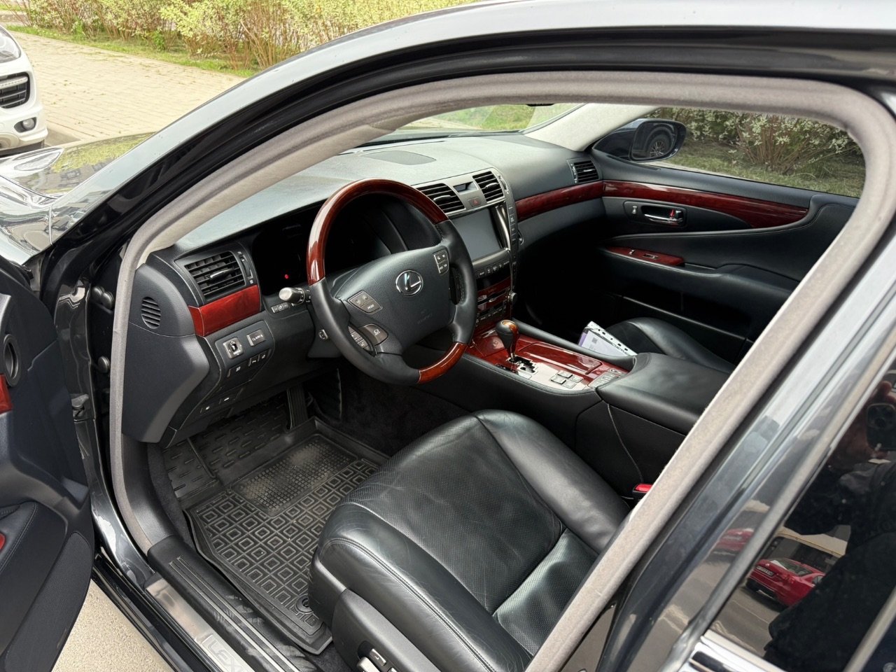 Lexus LS - фото 3