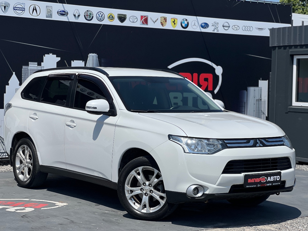 Mitsubishi Outlander - фото 1
