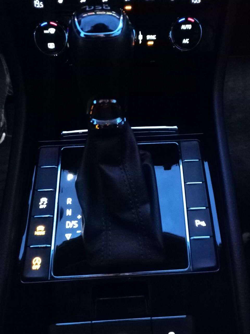 Skoda Superb - фото 34