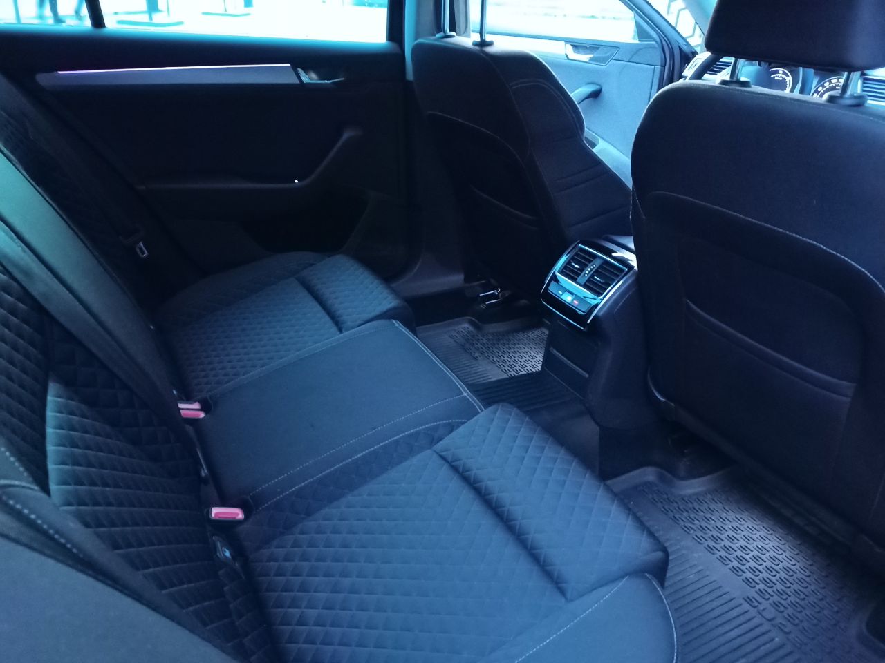 Skoda Superb - фото 11