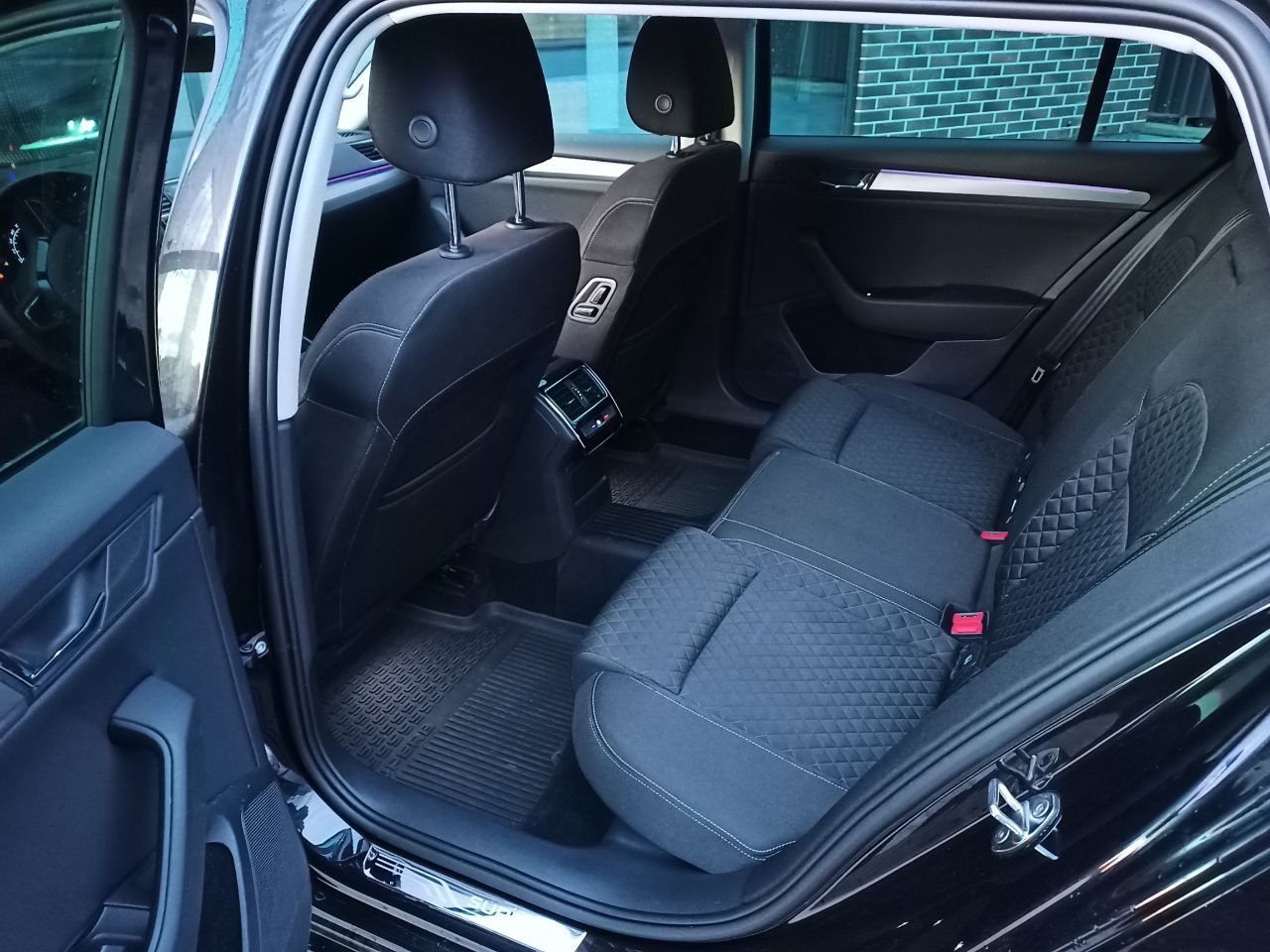 Skoda Superb - фото 12