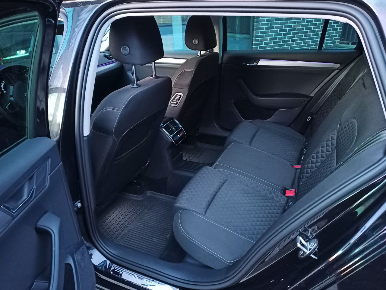 Skoda Superb - фото 13