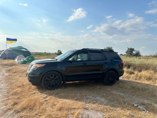 Ford Explorer - фото 1