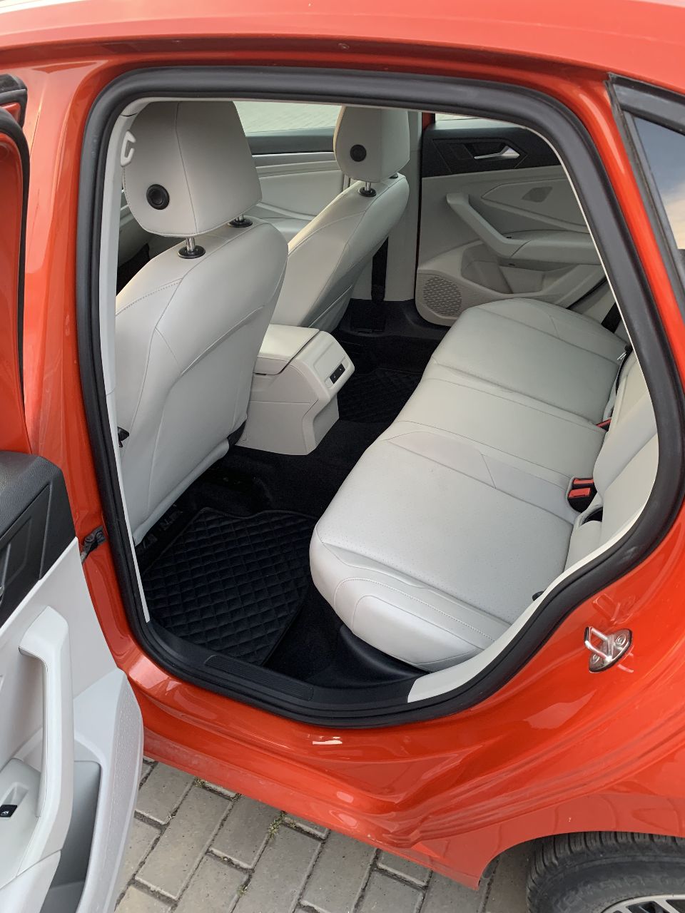 Volkswagen Jetta - фото 11