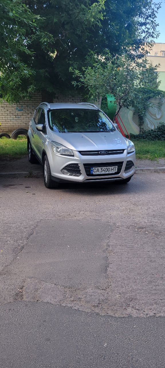 Ford Kuga - фото 1