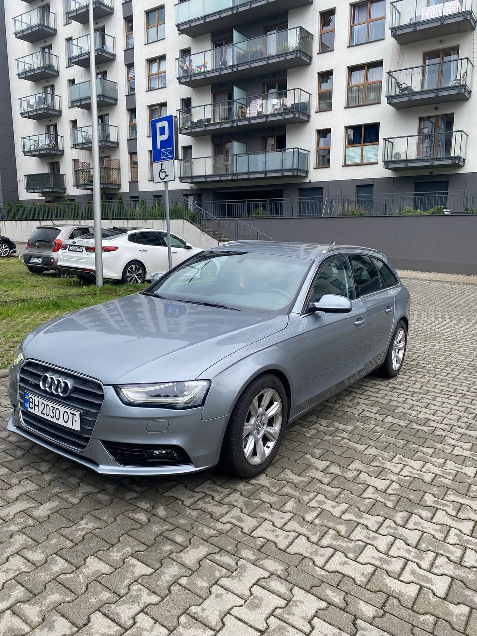 Audi A4 - фото 19