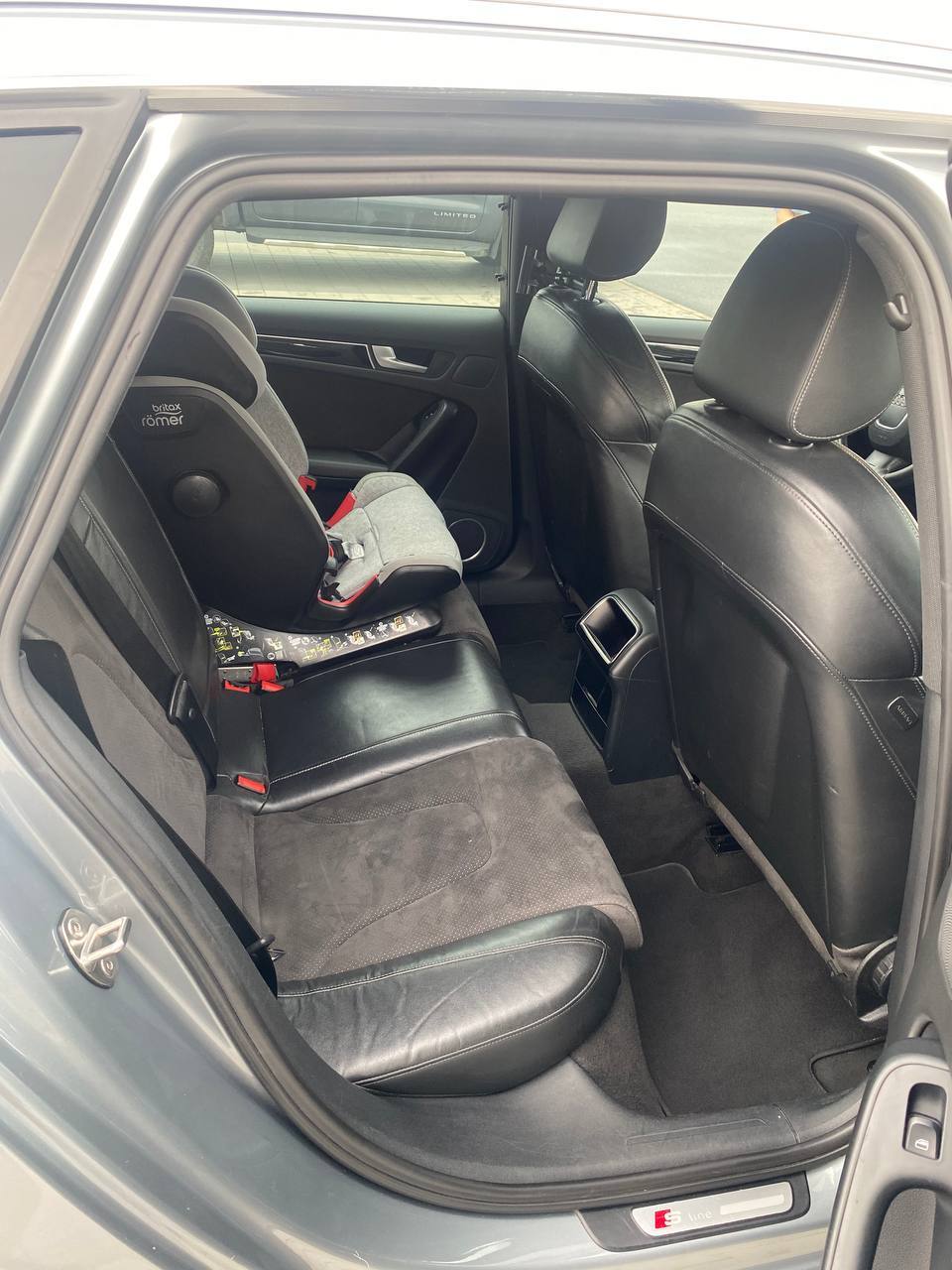 Audi A4 - фото 8