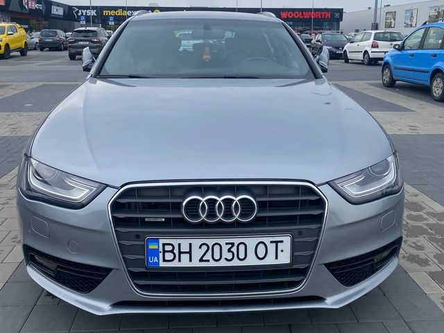 Audi A4 - фото 1
