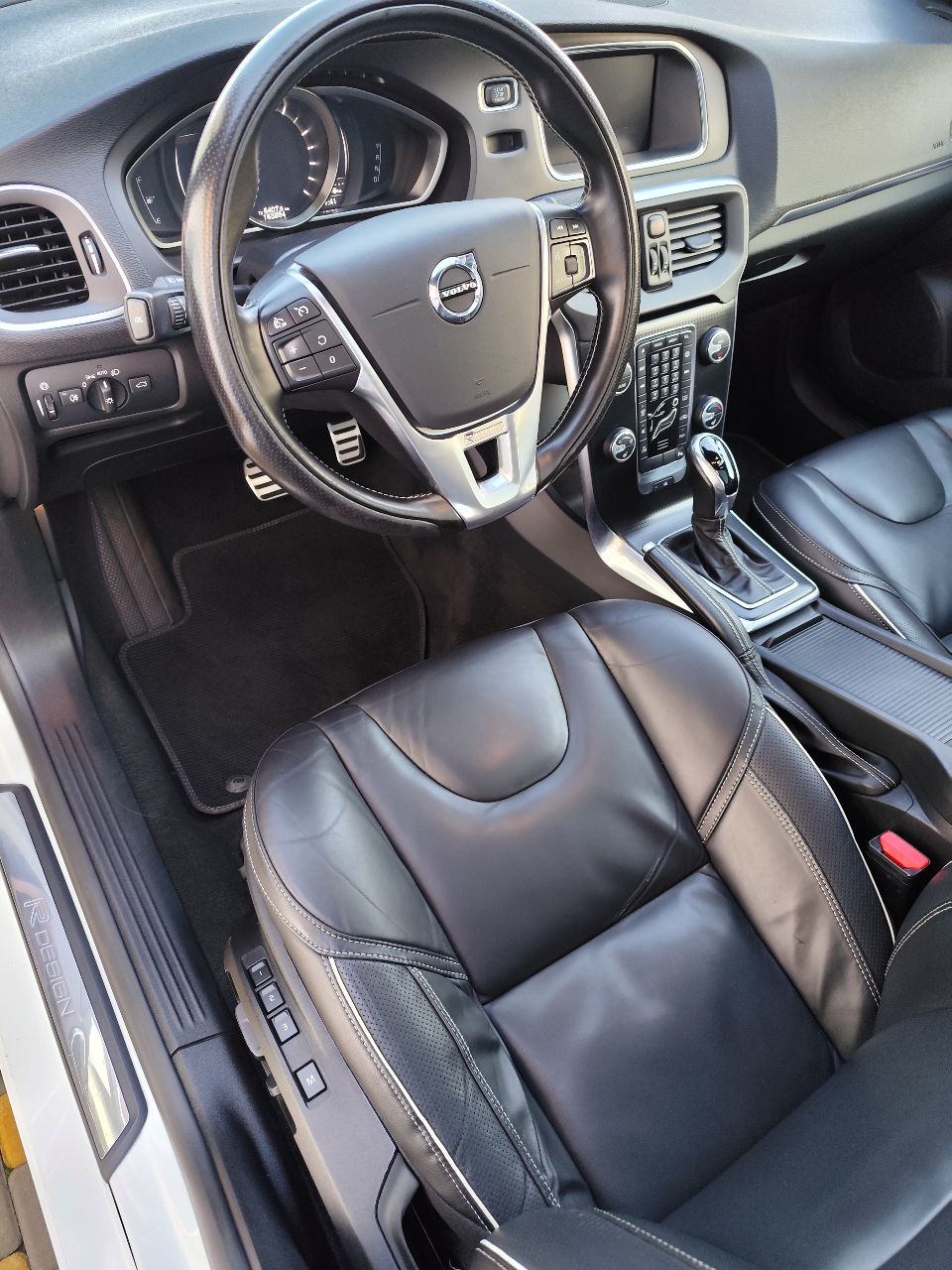 Volvo V40 - фото 20