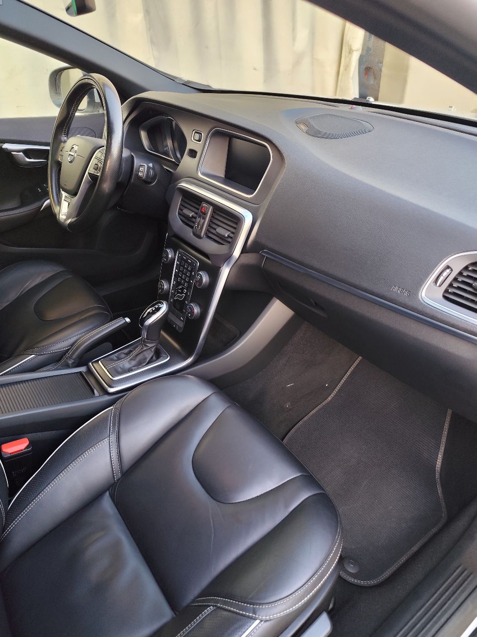 Volvo V40 - фото 25