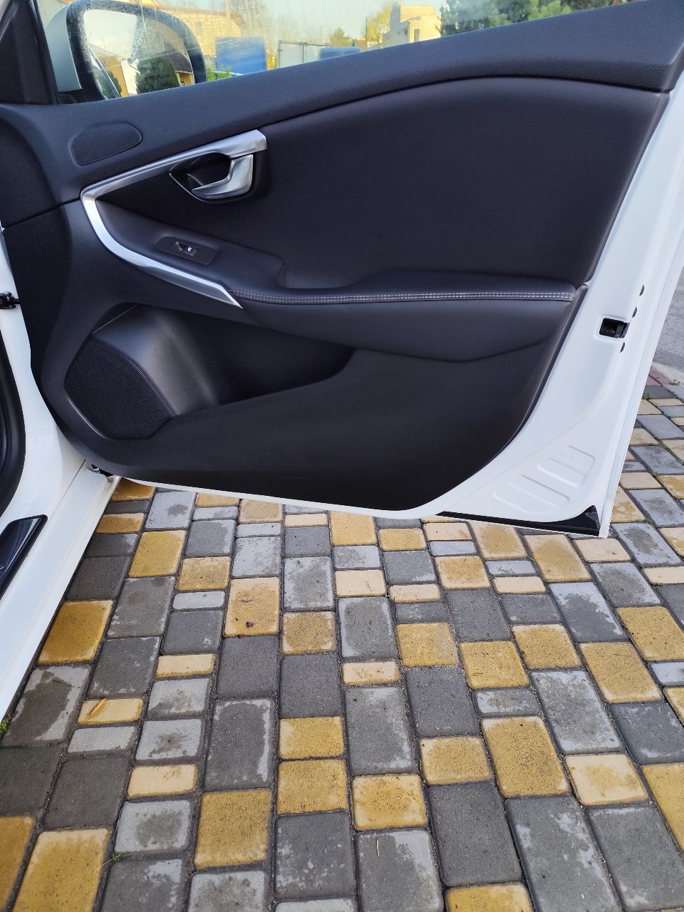 Volvo V40 - фото 27