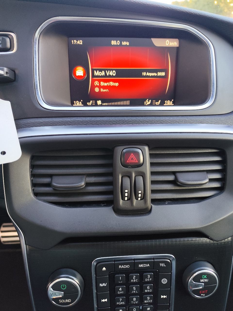 Volvo V40 - фото 14