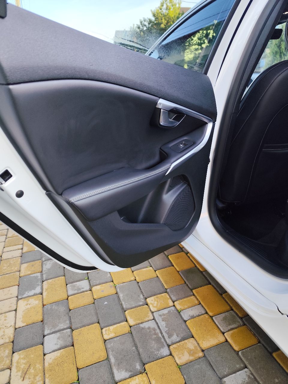 Volvo V40 - фото 18