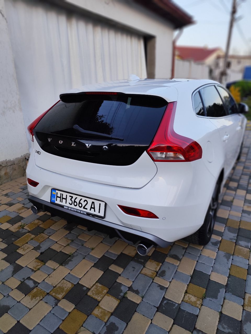 Volvo V40 - фото 2