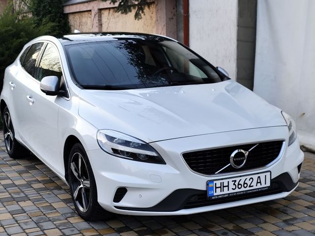 Volvo V40 - зображення 1