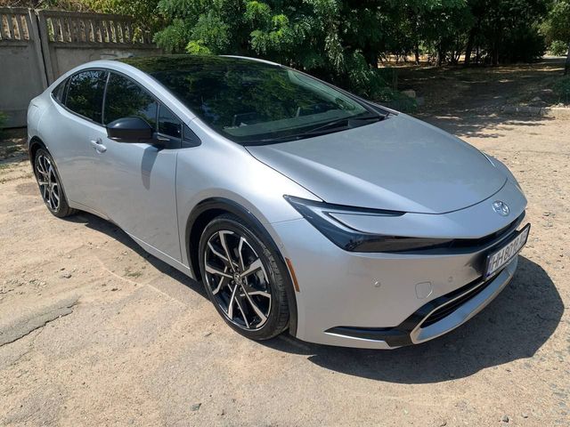 Toyota Prius - фото 1