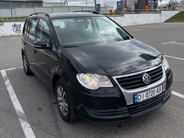 Volkswagen Touran - фото 1