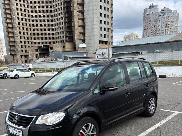 Volkswagen Touran - фото 2