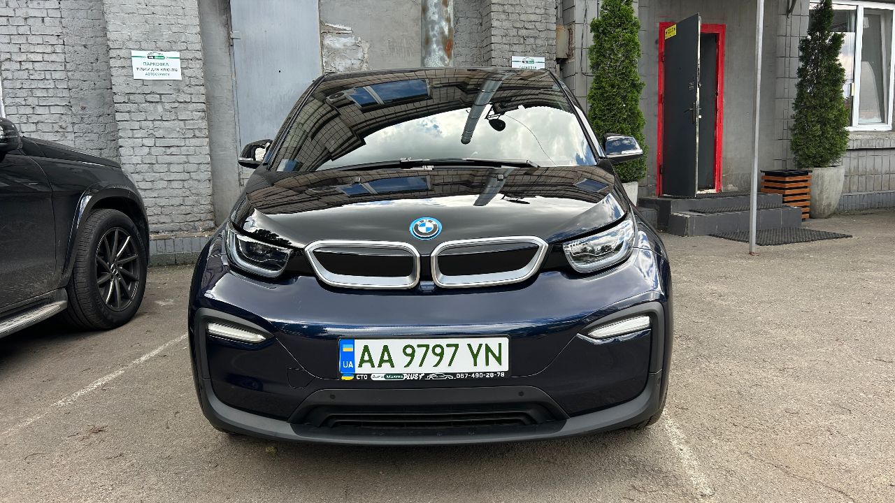 BMW i3 - фото 1