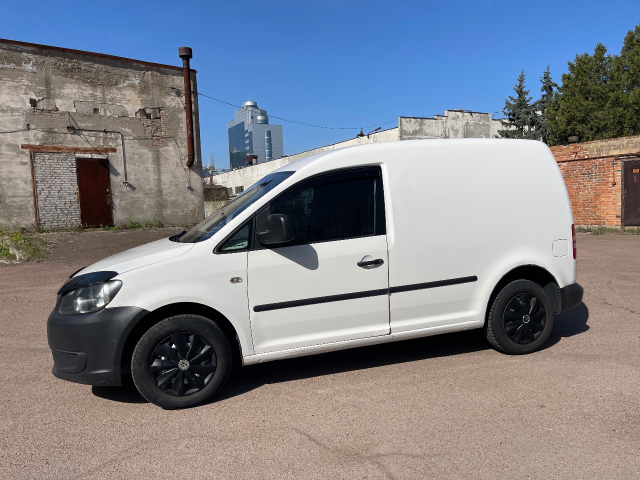 Volkswagen Caddy - фото 2