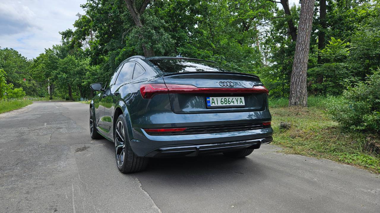 Audi e-tron S Sportback - фото 22
