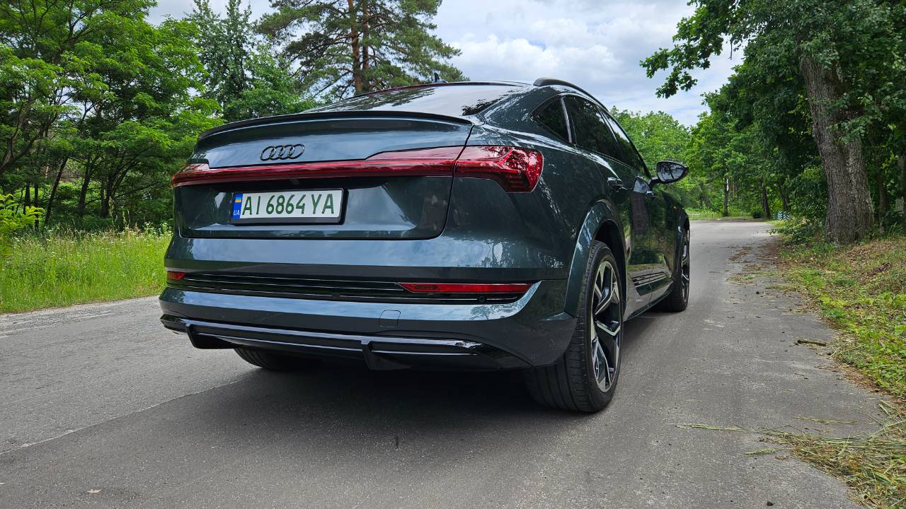 Audi e-tron S Sportback - фото 18