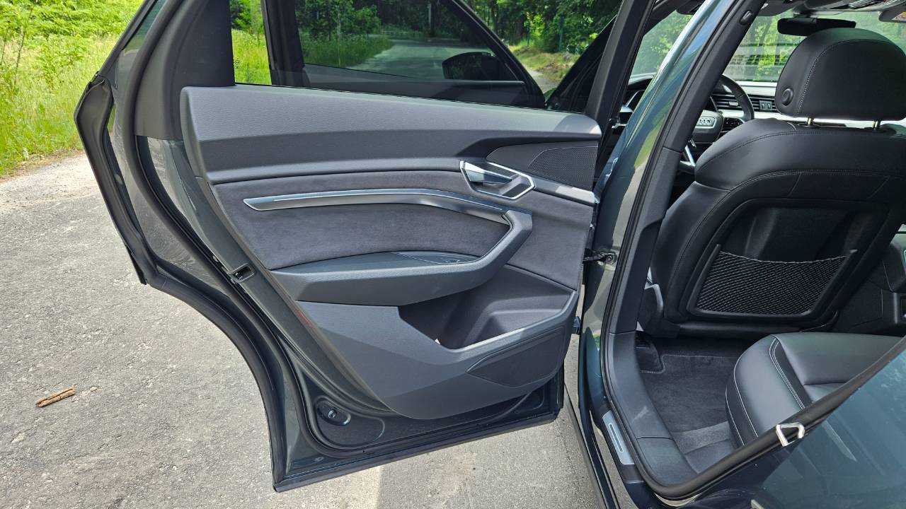 Audi e-tron S Sportback - фото 6