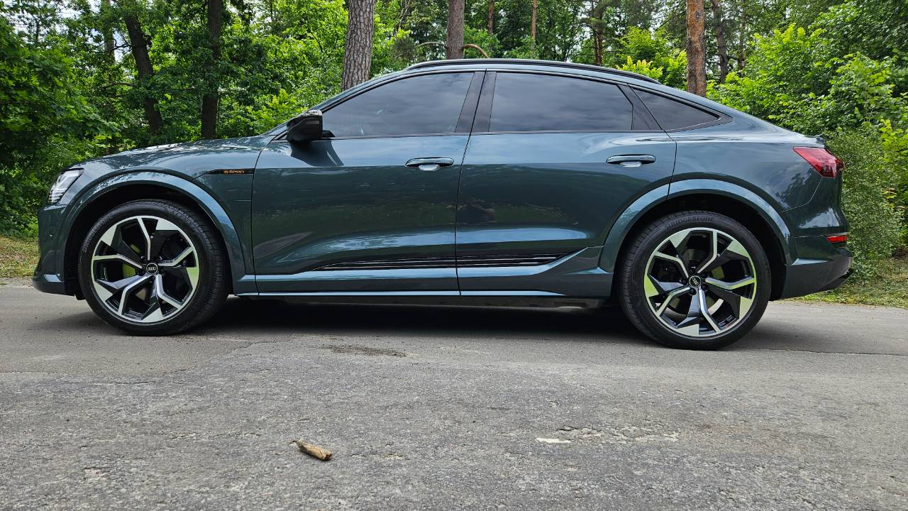 Audi e-tron S Sportback - фото 12