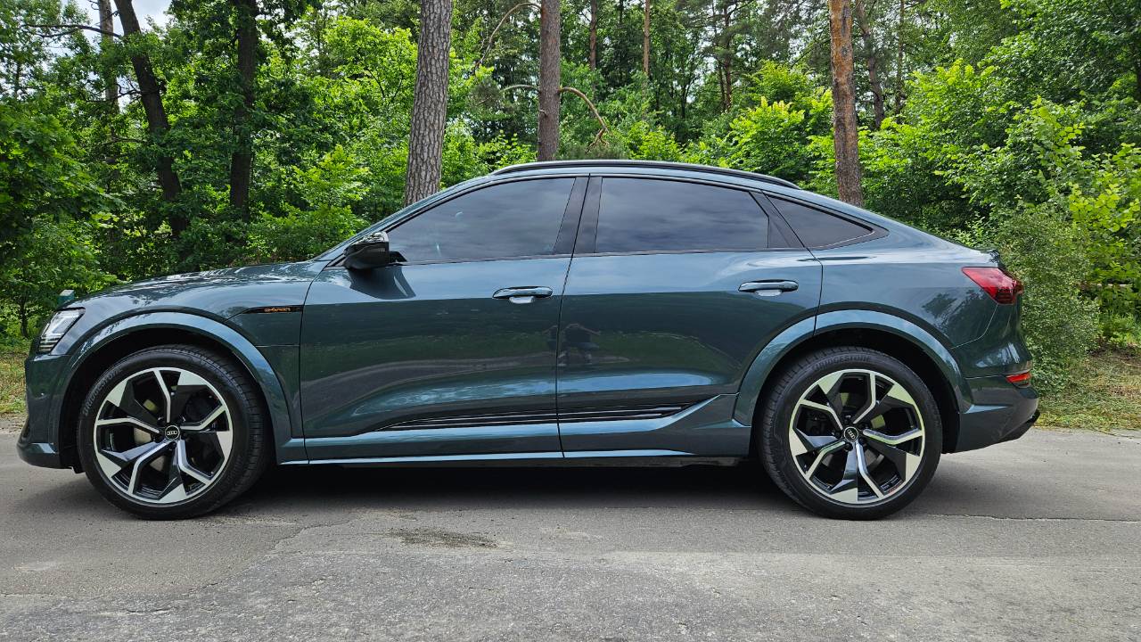 Audi e-tron S Sportback - фото 13