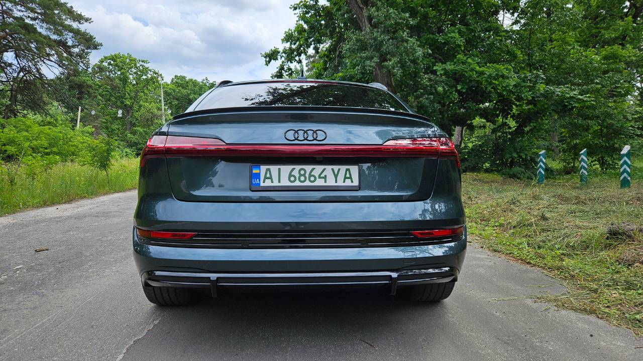 Audi e-tron S Sportback - фото 21
