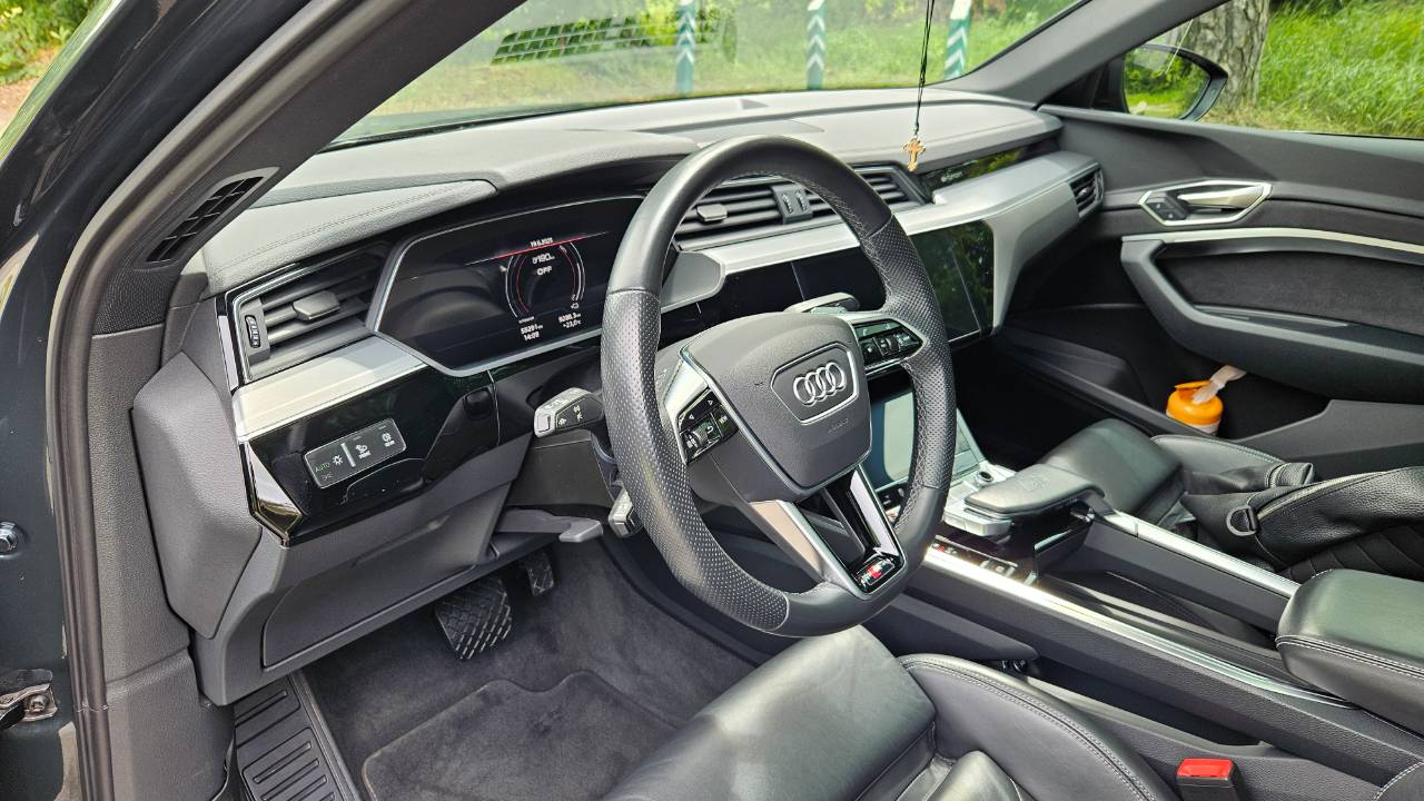 Audi e-tron S Sportback - фото 10