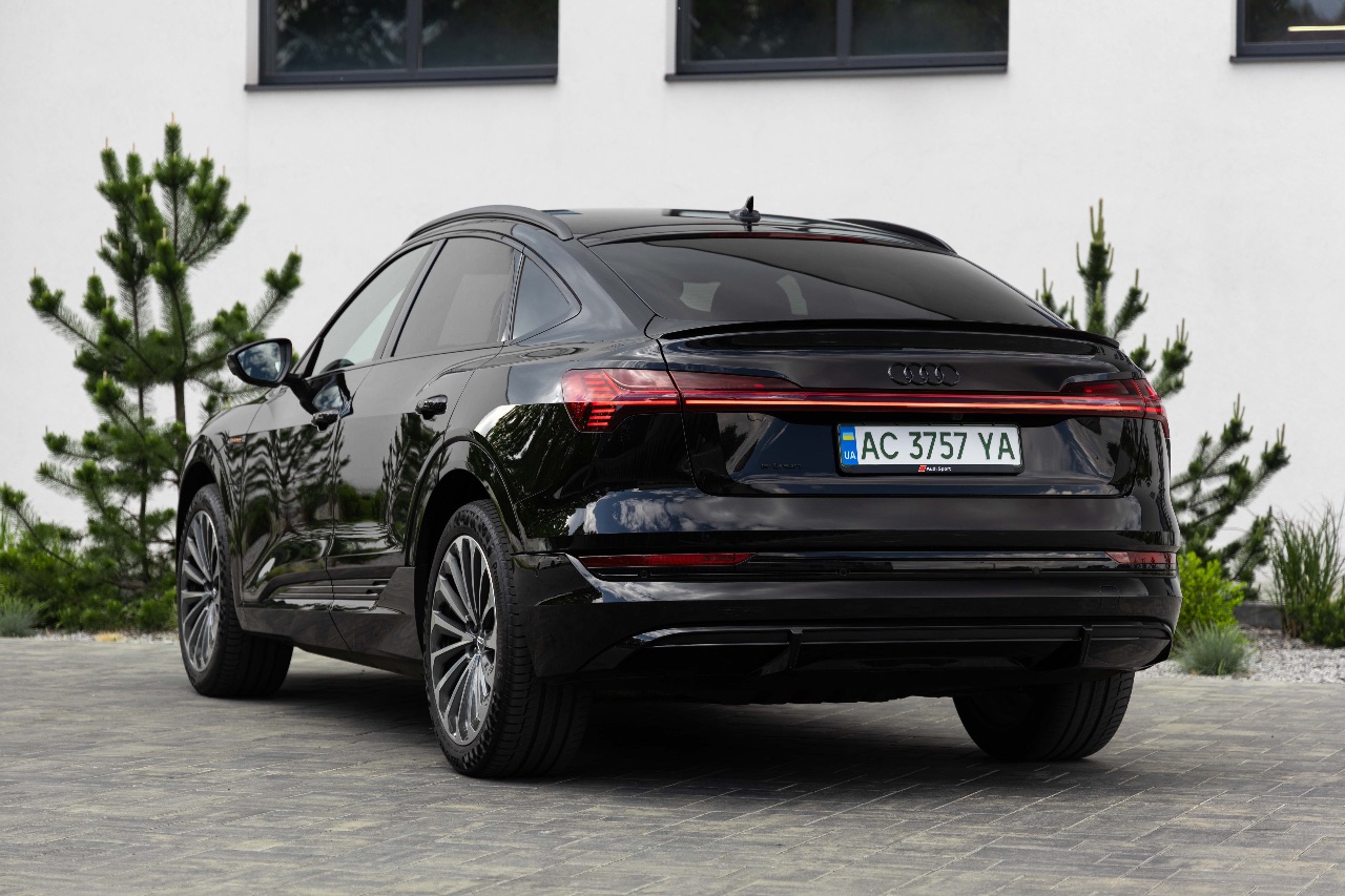 Audi e-tron Sportback - фото 12