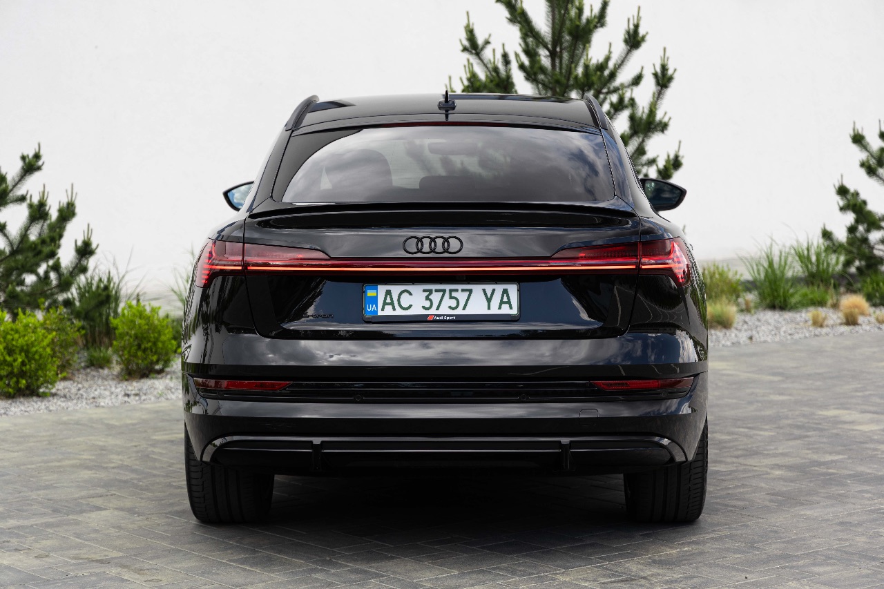 Audi e-tron Sportback - фото 16