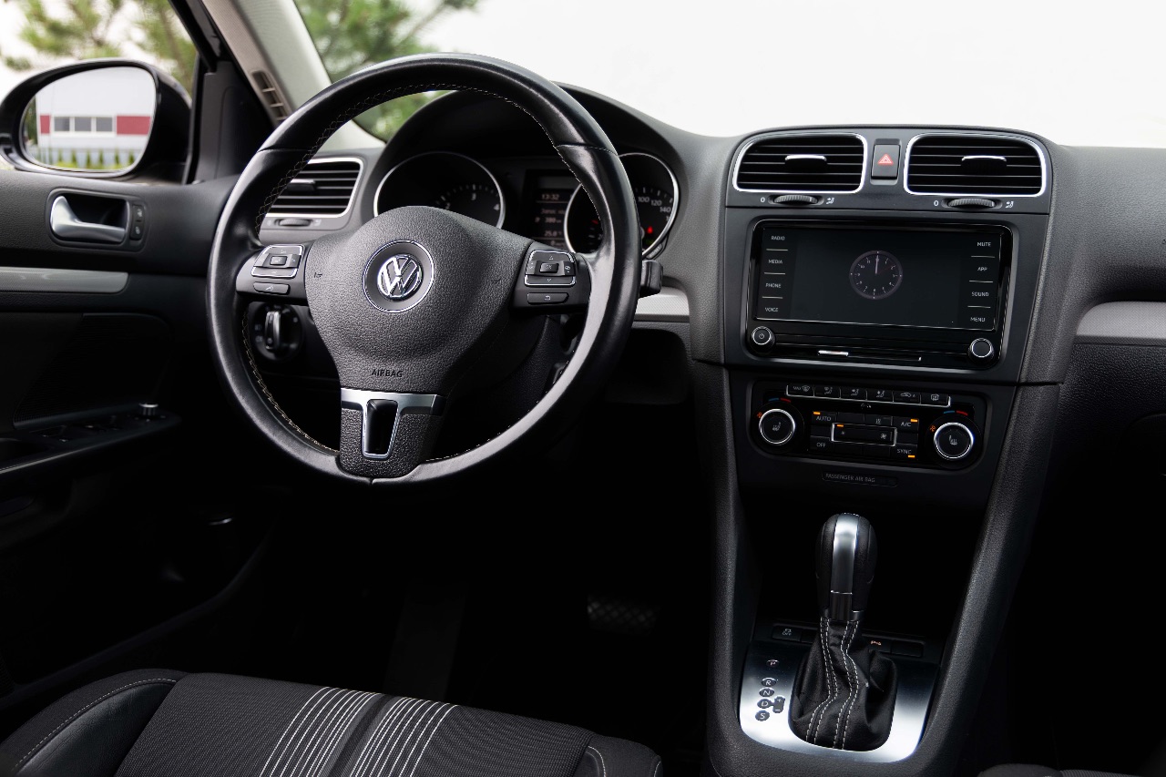 Volkswagen Golf - фото 21