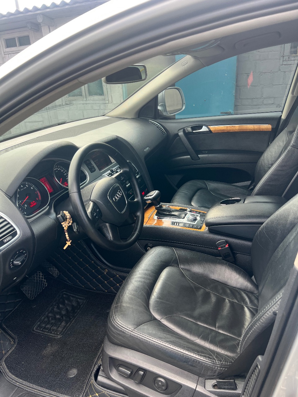 Audi Q7 - фото 14