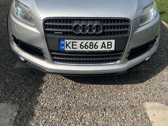 Audi Q7 - фото 2
