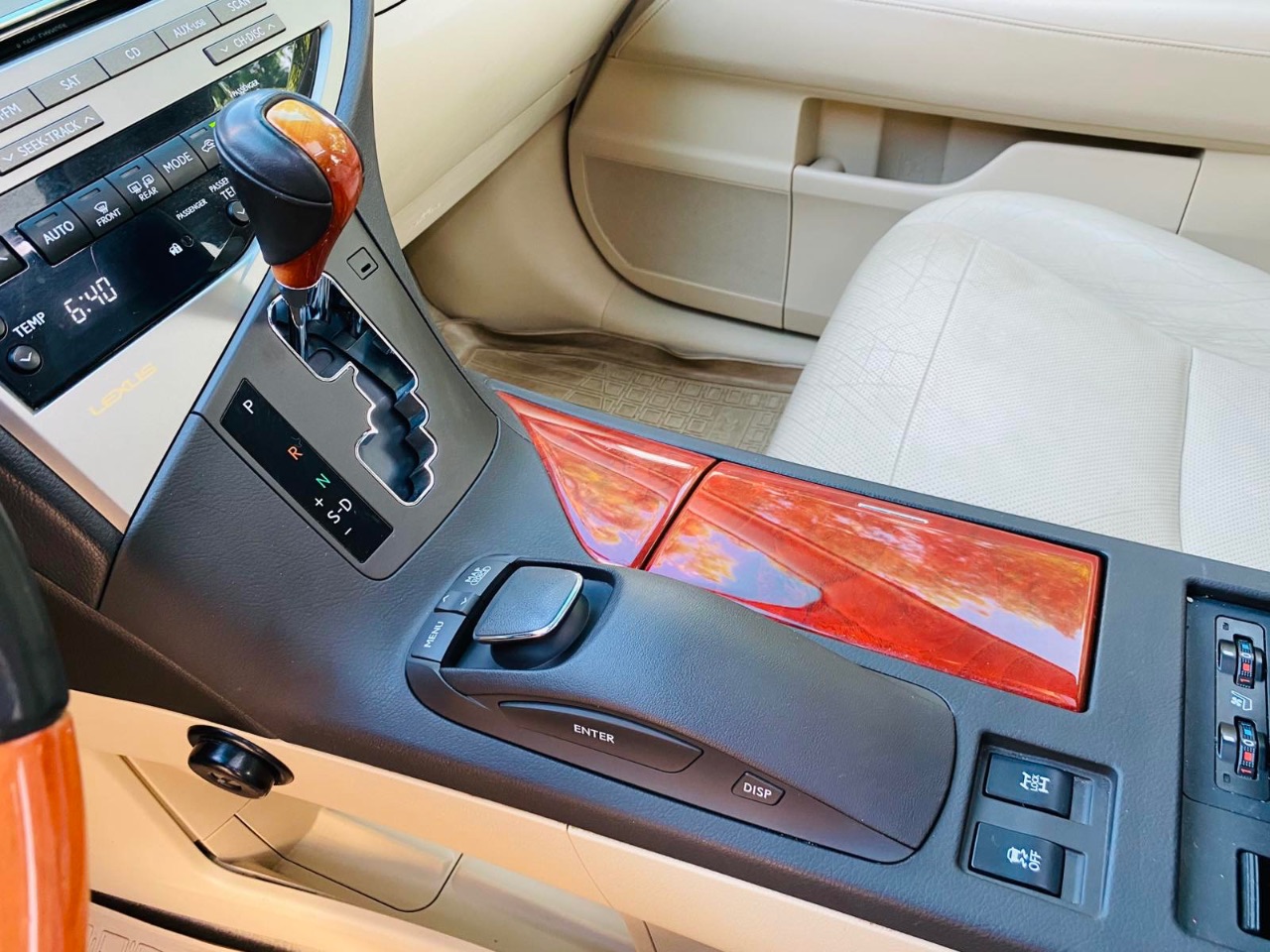 Lexus RX - фото 12