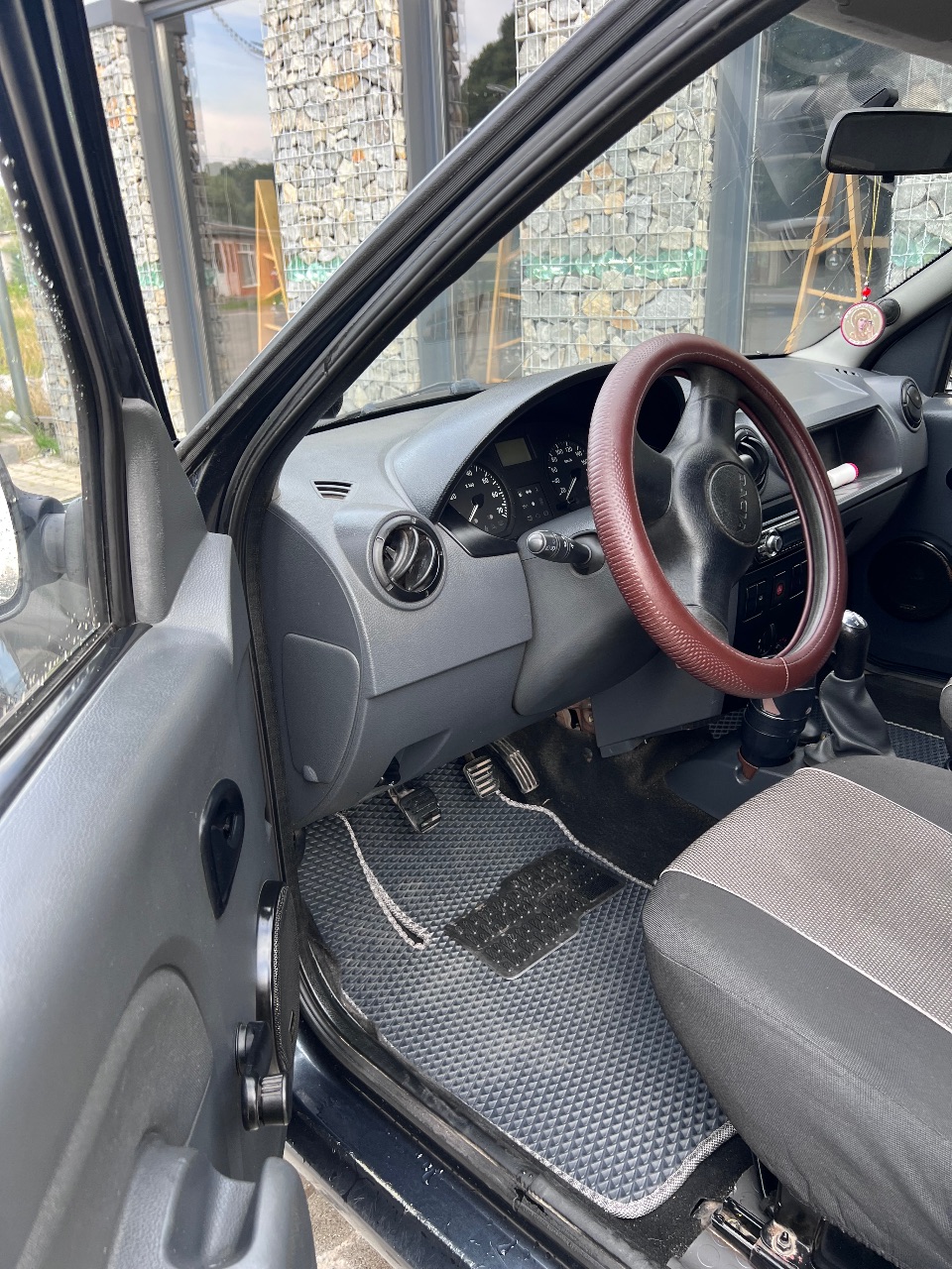 Dacia Logan - фото 13