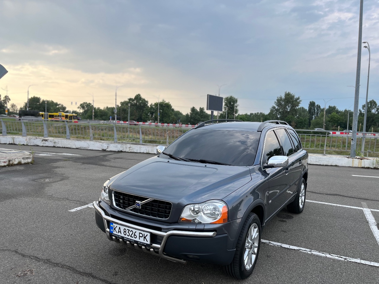 Volvo XC90 - фото 1
