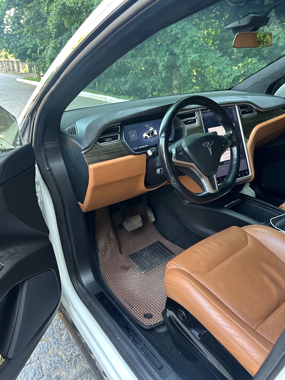 Tesla Model X - фото 3