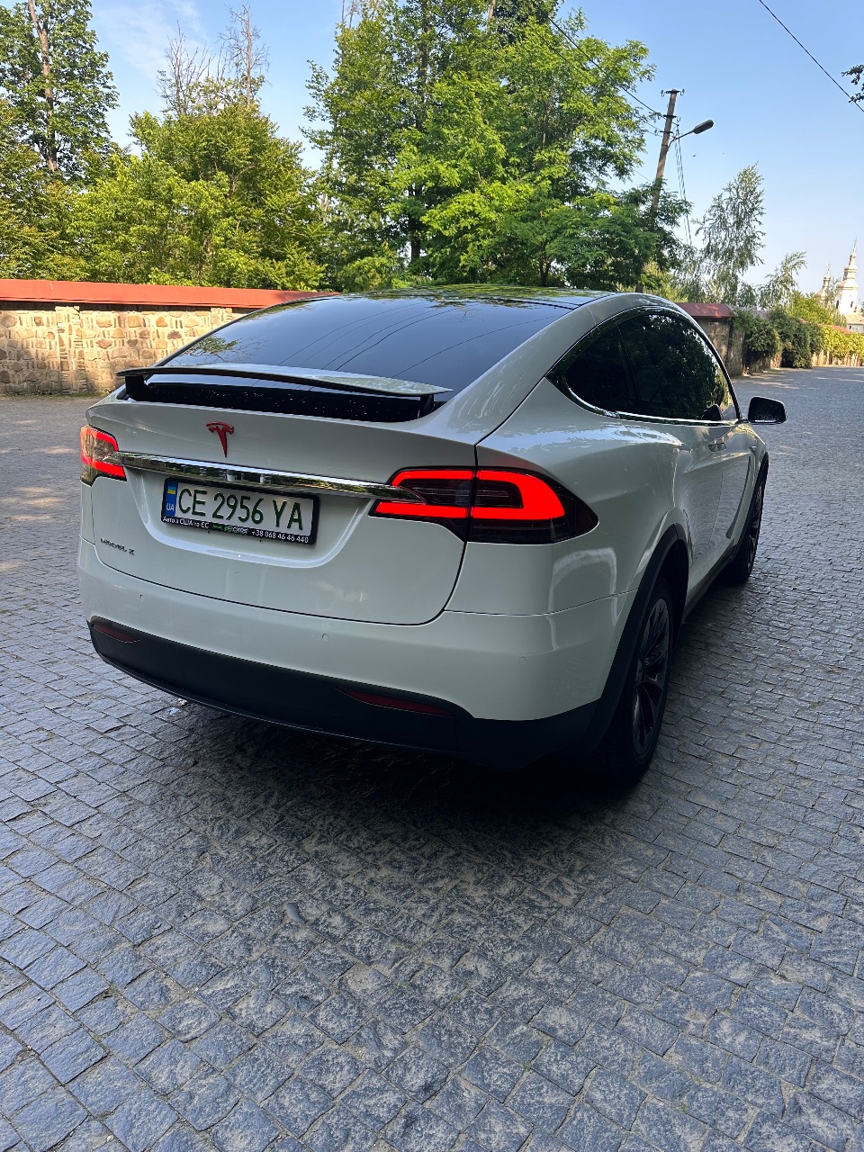 Tesla Model X - фото 2