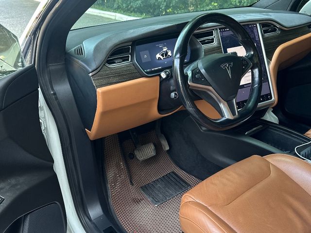 Tesla Model X - зображення 3