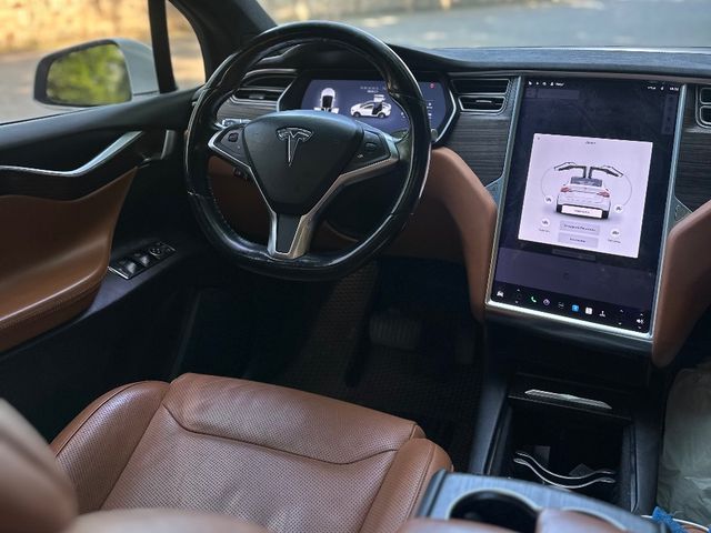 Tesla Model X - зображення 5