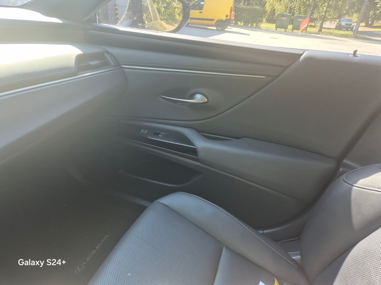 Lexus ES - фото 10