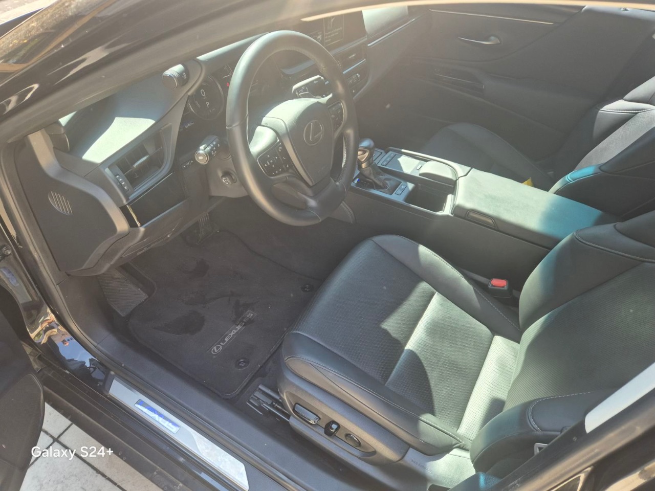 Lexus ES - фото 8