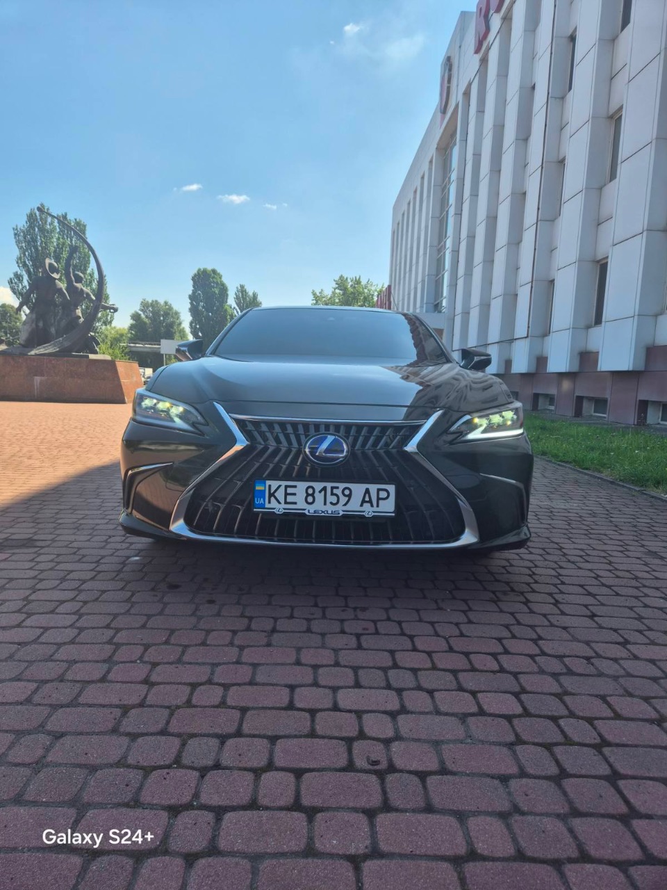 Lexus ES - фото 1