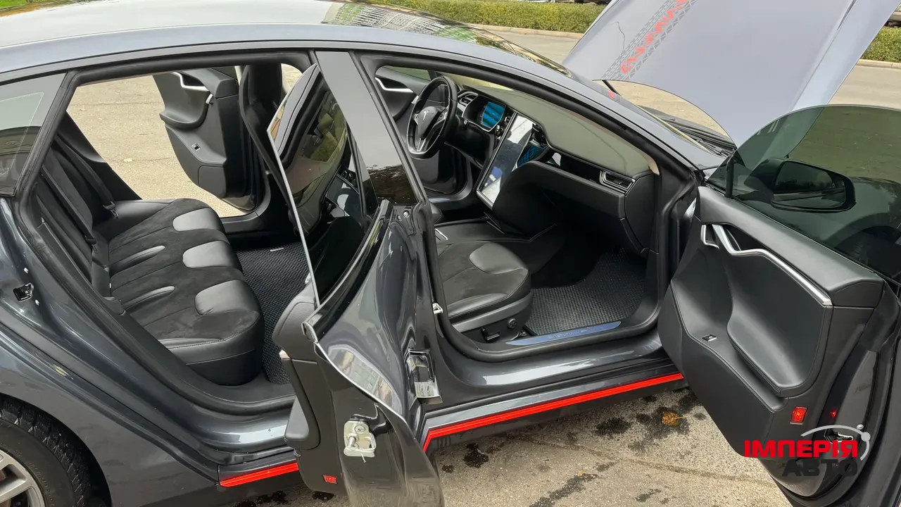 Tesla Model S - фото 8