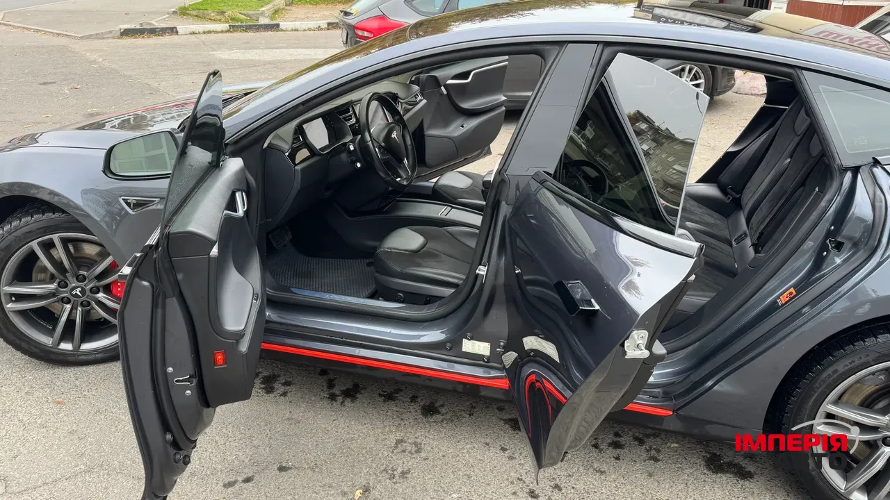Tesla Model S - фото 7