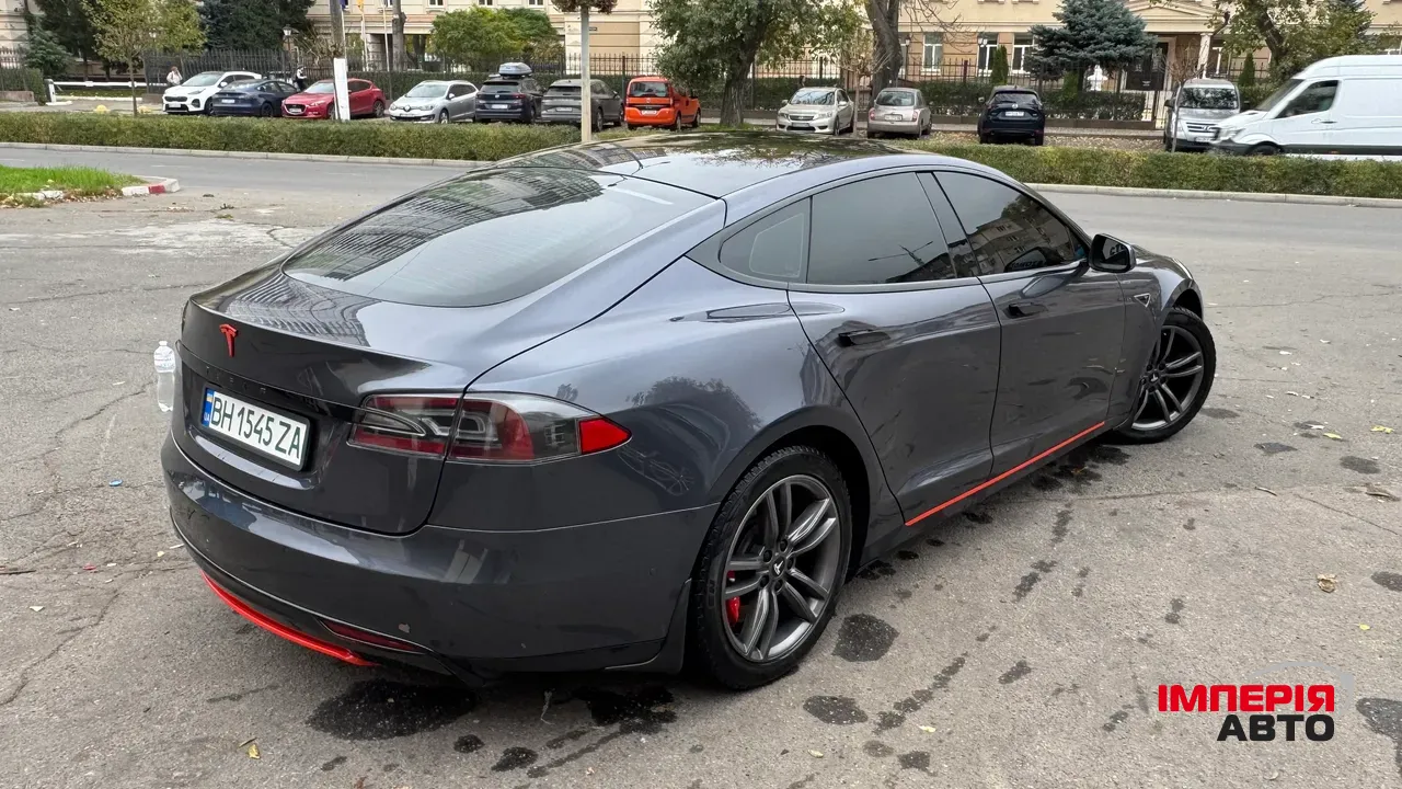 Tesla Model S - фото 3